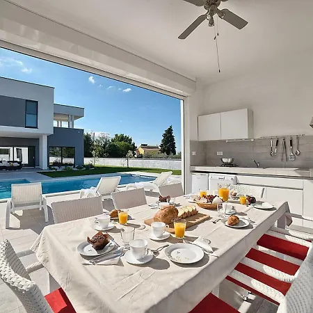 Lungera Villa Stinjan