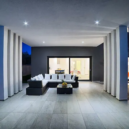 Lungera Villa