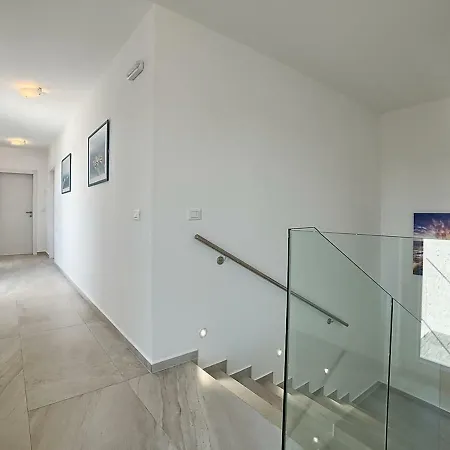 Lungera Villa *